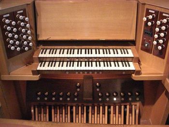 Pinner Organ Console